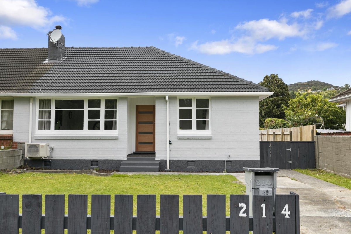 214 Cambridge Terrace, Naenae, Lower Hutt - Carousel 1