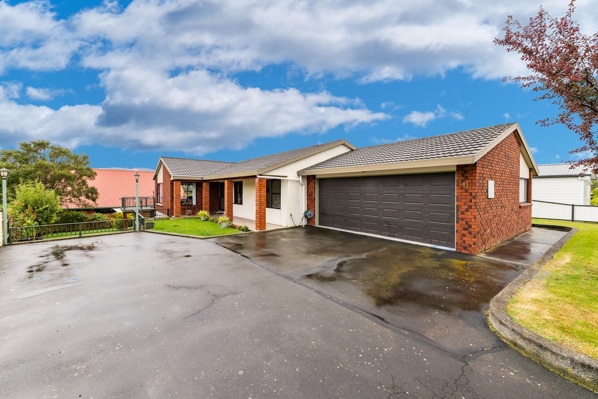 11 Blanc Avenue, Fairfield, Dunedin - Carousel 1