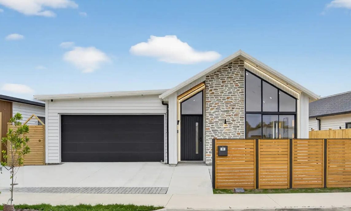 6 Tuwai Crescent, OPAHEKE, PAPAKURA - Carousel 1
