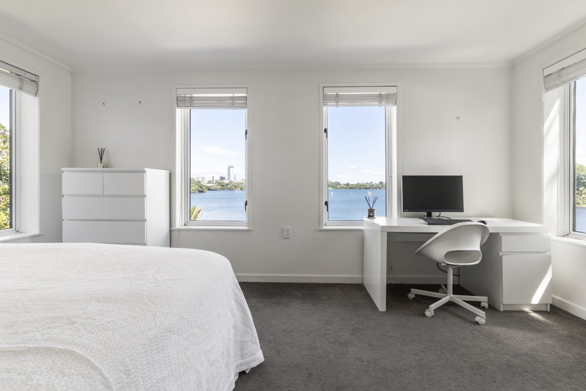 1/38 Kitchener Road, Milford, Auckland - Carousel 1