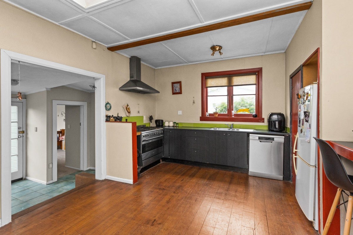 211 Georges Drive, Napier South, Napier - Carousel 2
