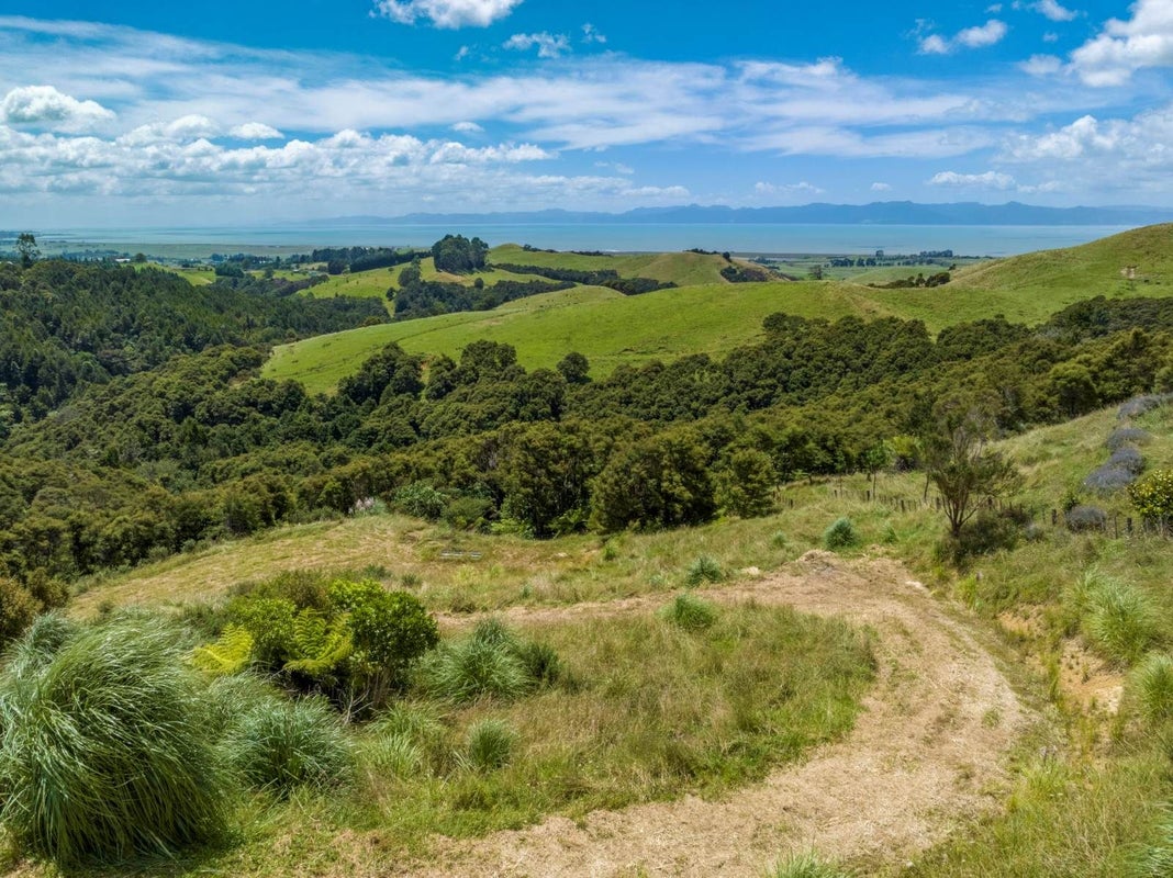 149A Rataroa Road, Pukorokoro / Miranda, Kaiaua - Carousel 1