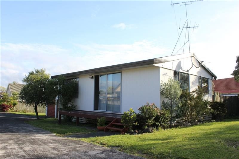 7 Skelton Avenue, Randwick Park, Auckland - Carousel 1