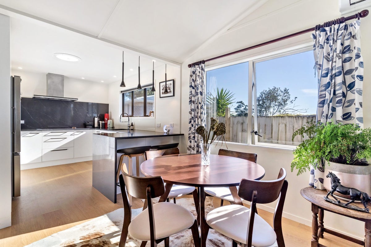 25 Denarius Lane, Glendene, Auckland - Carousel 2