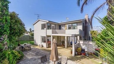 4A Northumberland Avenue, Belmont, Auckland - Carousel 1