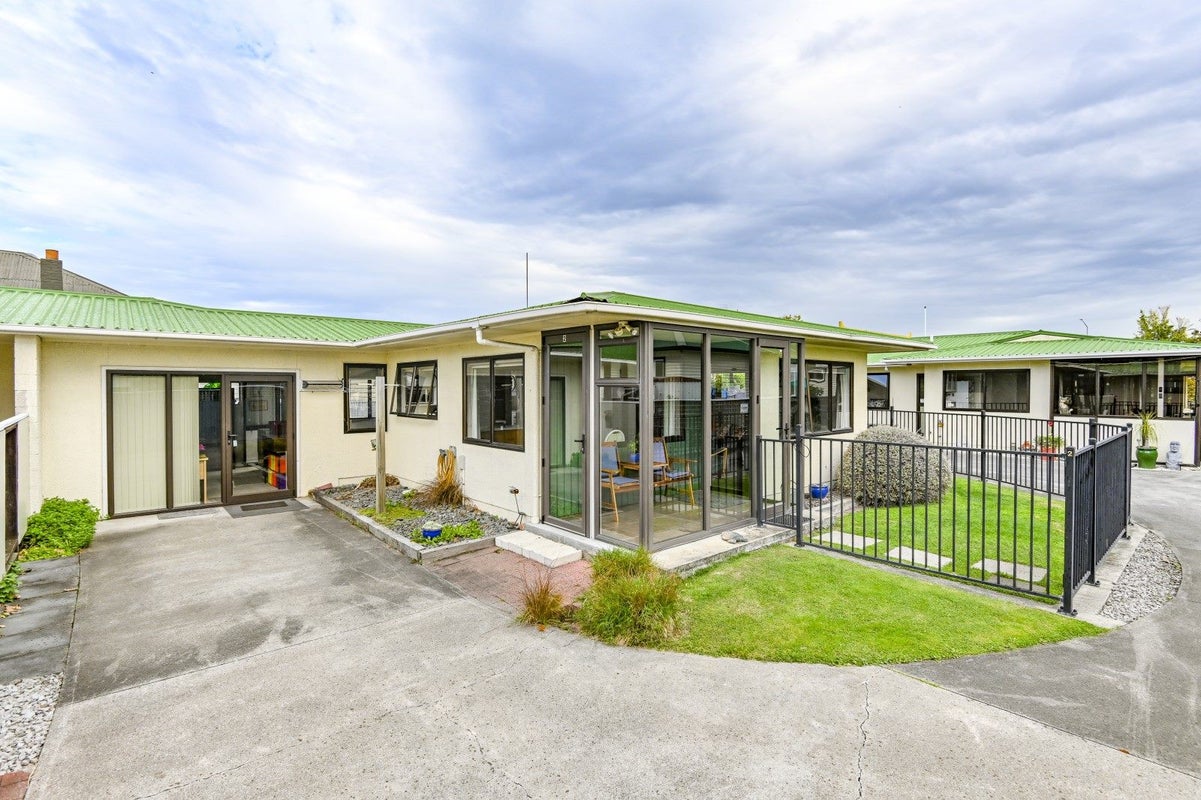 610 Queen Street West, Saint Leonards, Hastings - Carousel 1