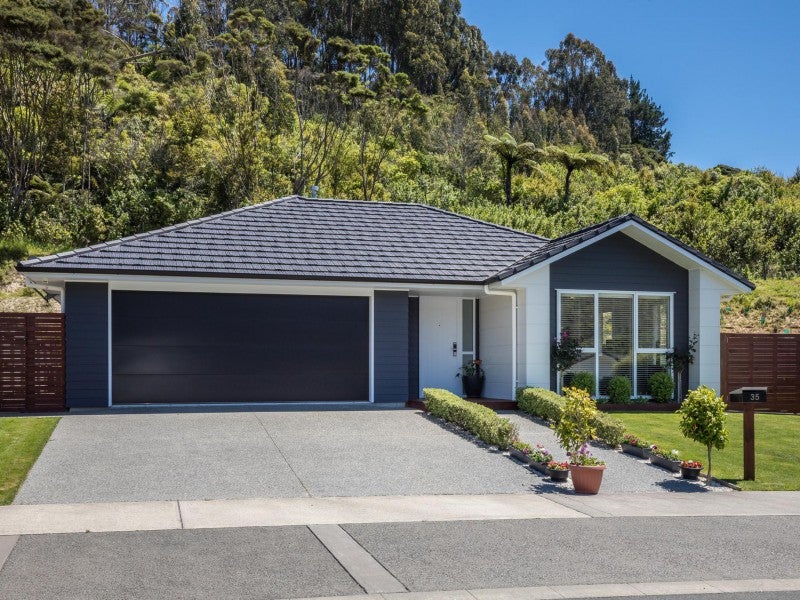 35 Banks Boulevard, Whitby, Porirua - Carousel 21
