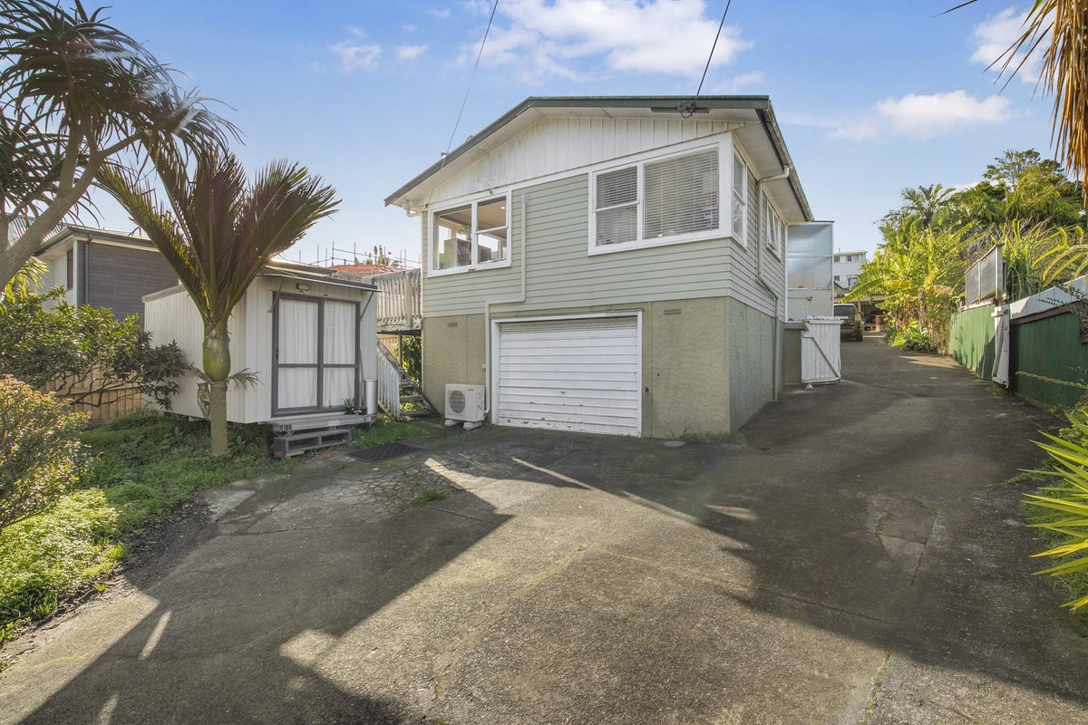 88 Vodanovich Road, Te Atatu South, Auckland - Carousel 19