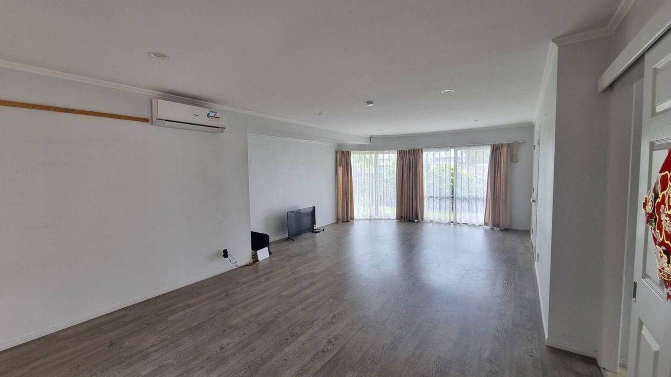 2/1 Britannia Place, Half Moon Bay, Auckland - Carousel 2