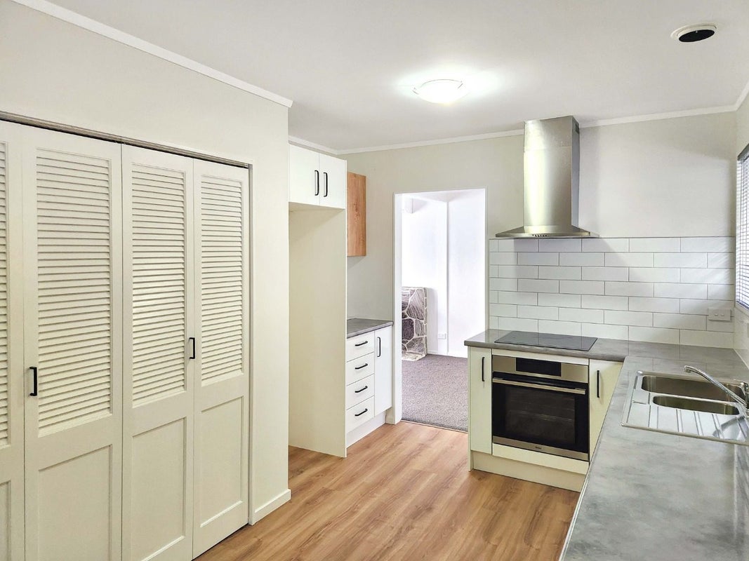 2 Dundee Place, Crofton Downs, Wellington - Carousel 1