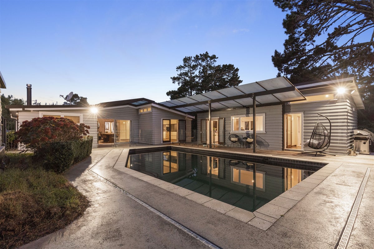 166 Godley Road, Titirangi, Auckland - Carousel 1