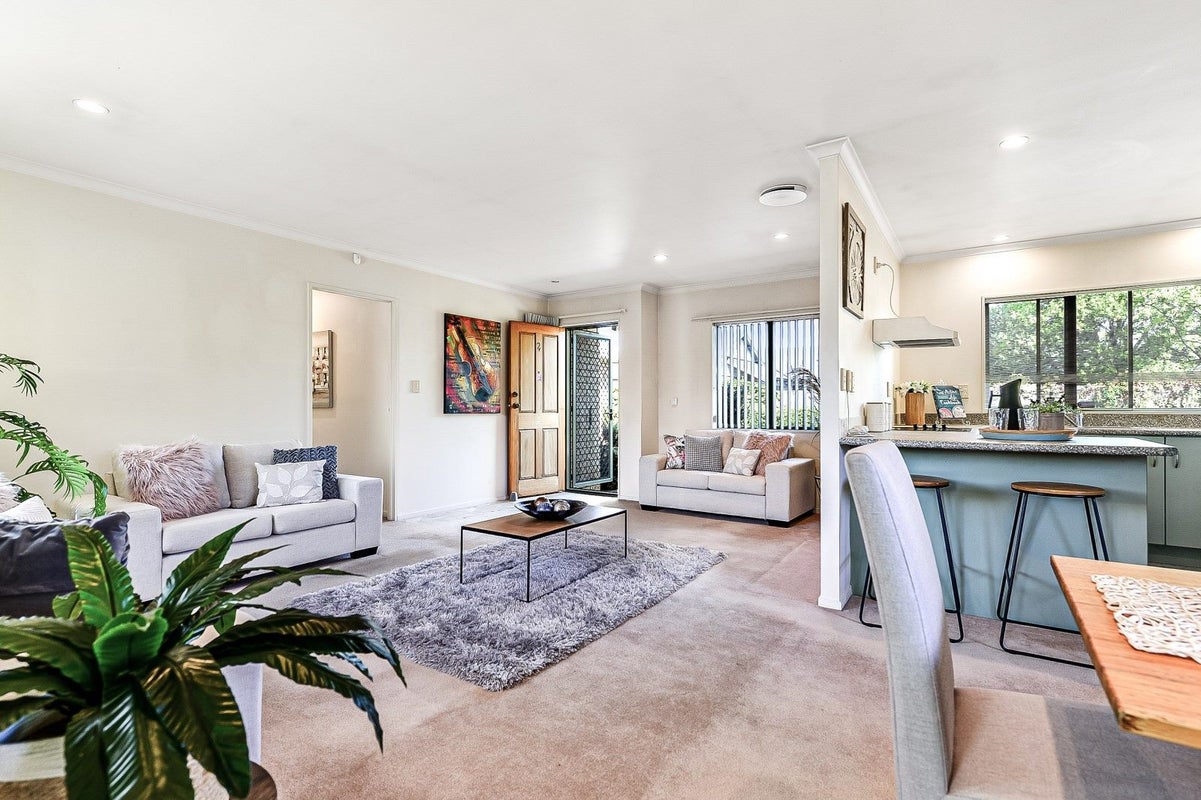 2/38 Sandwich Road, St Andrews, Hamilton - Carousel 1