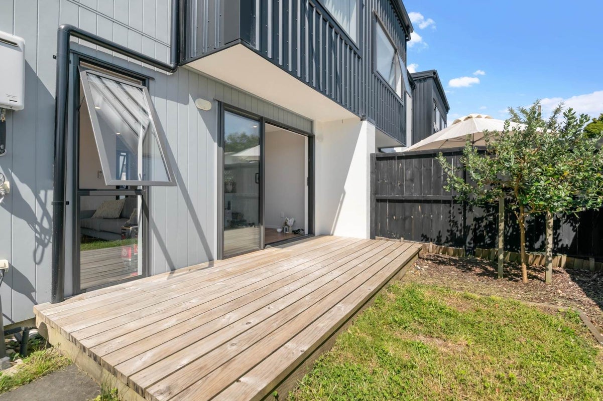 4/36 Kaipatiki Road, Glenfield, Auckland - Carousel 1