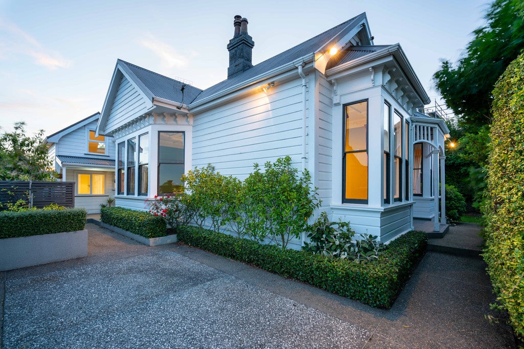 33 Durham Street, Mornington, Dunedin - Carousel 1