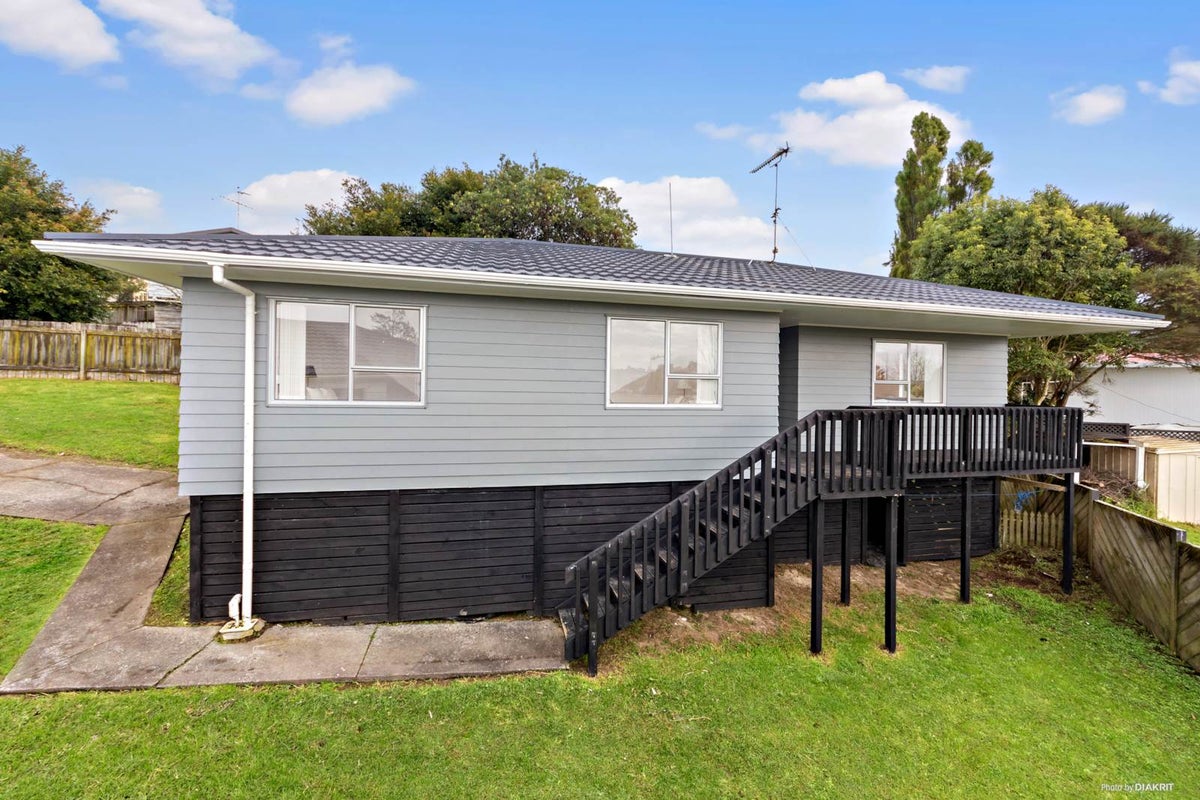 2/21 Maywood Crescent, Glen Eden, Auckland - Carousel 1
