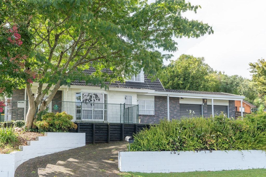 33 Pohutukawa Drive, Pukete, Hamilton - Carousel 1