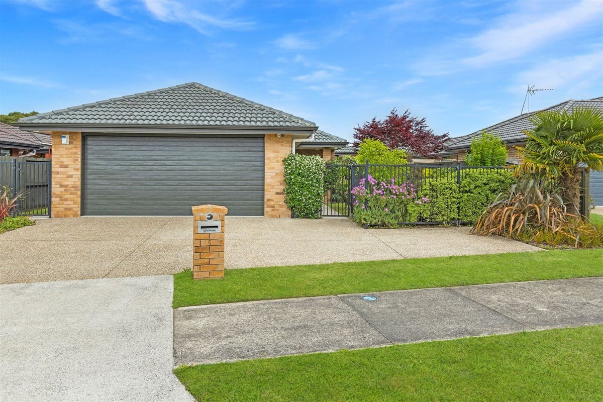 5 Edgeview Crescent, Fitzroy, Hamilton - Carousel 2