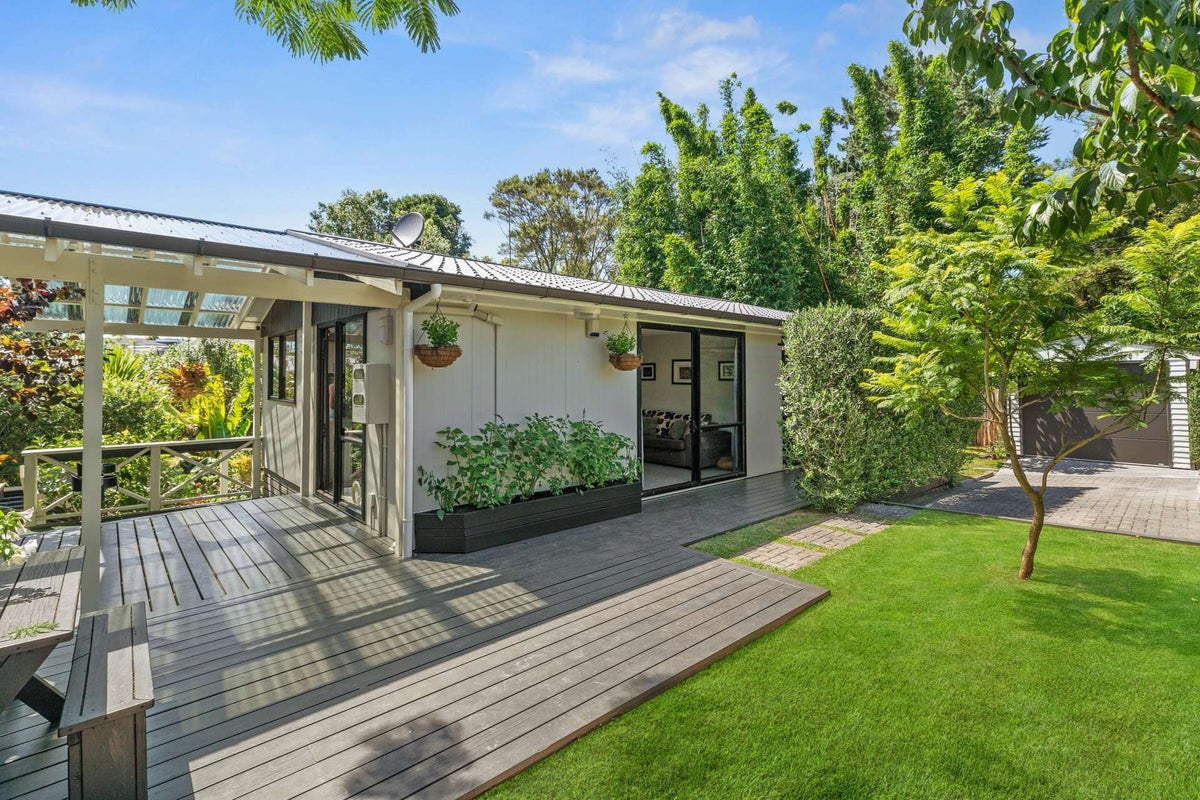 1/39 Clayburn Road, Glen Eden, Auckland - Carousel 1