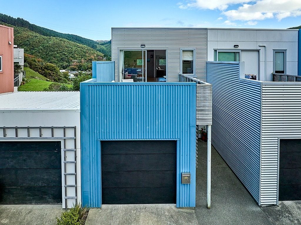 3 Saddleback Grove, Karori, Wellington - Carousel 1