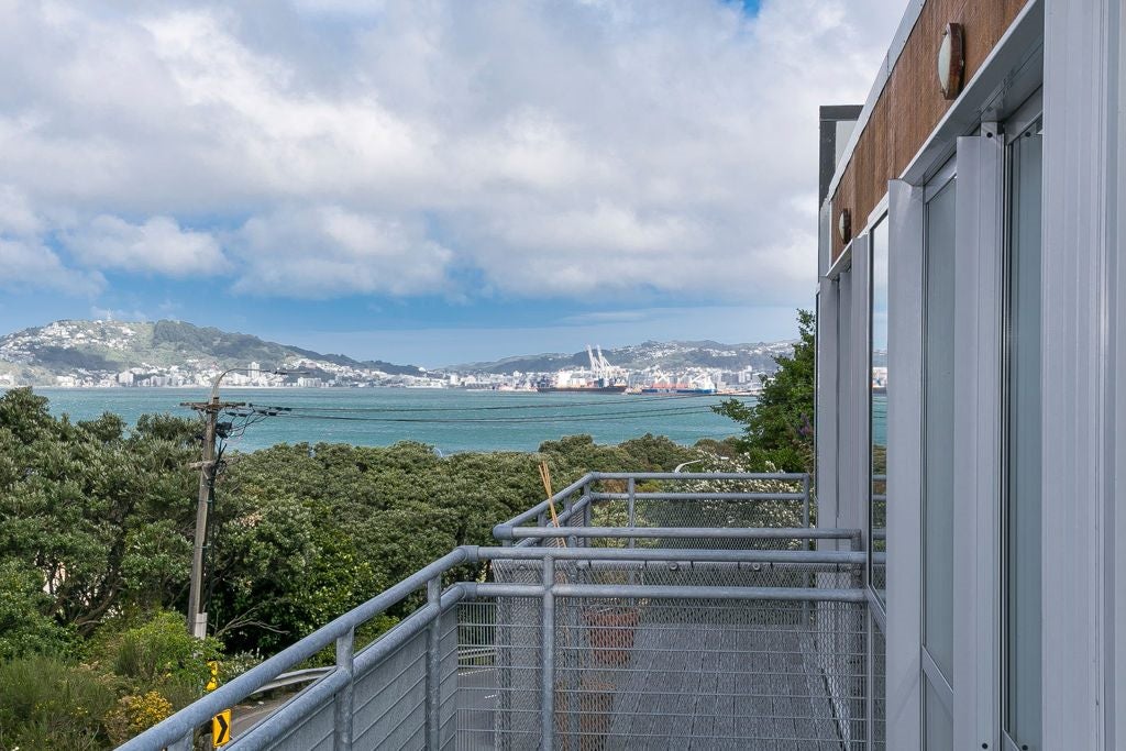 20/2 Onslow Road, Khandallah, Wellington - Carousel 21