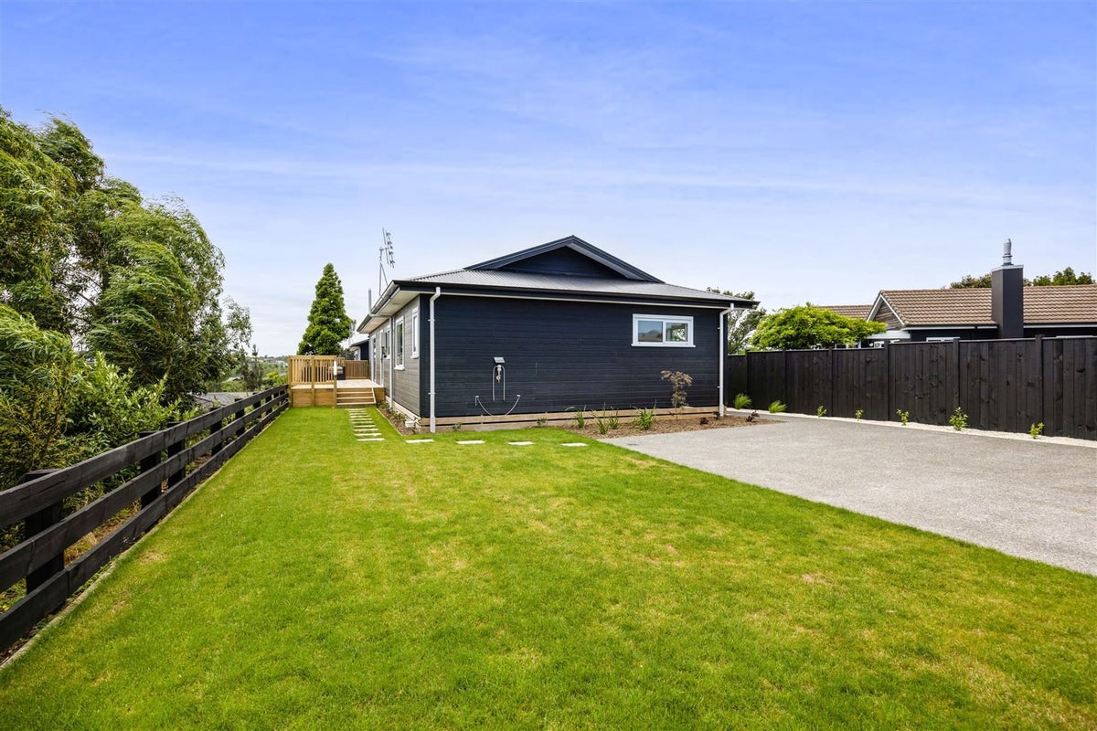 22 Maple Crescent, Whalers Gate, New Plymouth - Carousel 34