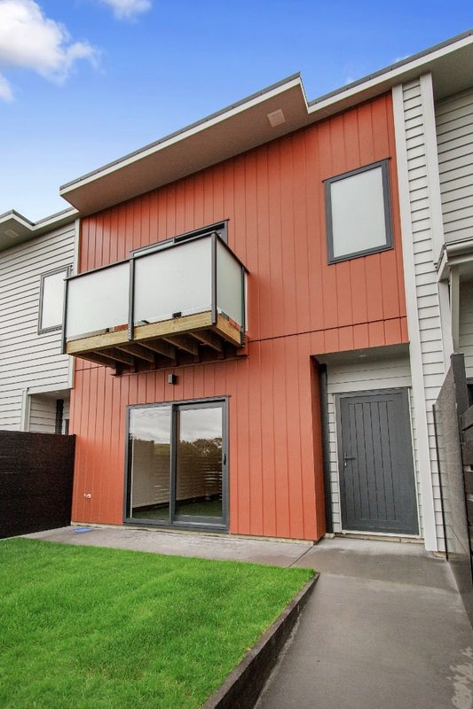 1D Pembroke Street, Tawa, Wellington - Carousel 1