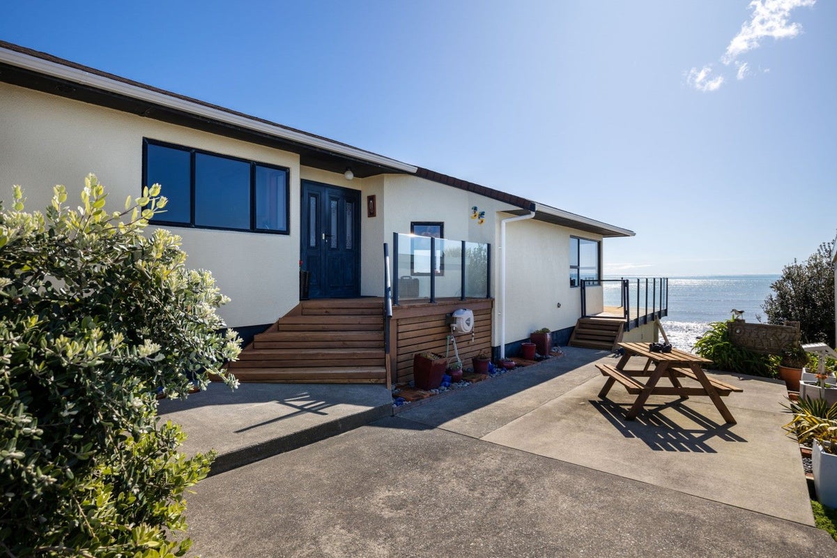35 Wanaka Terrace, Bell Block, New Plymouth - Carousel 2