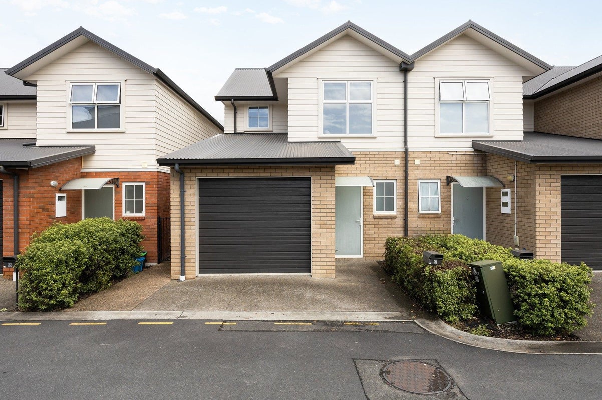 61 Chiefs Court, Hamilton East, Hamilton - Carousel 1