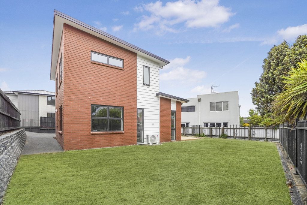 11 Kawakawa Place, Hillcrest, Hamilton - Carousel 2