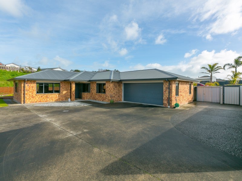 5 Montrose Place, Highlands Park, New Plymouth - Carousel 1
