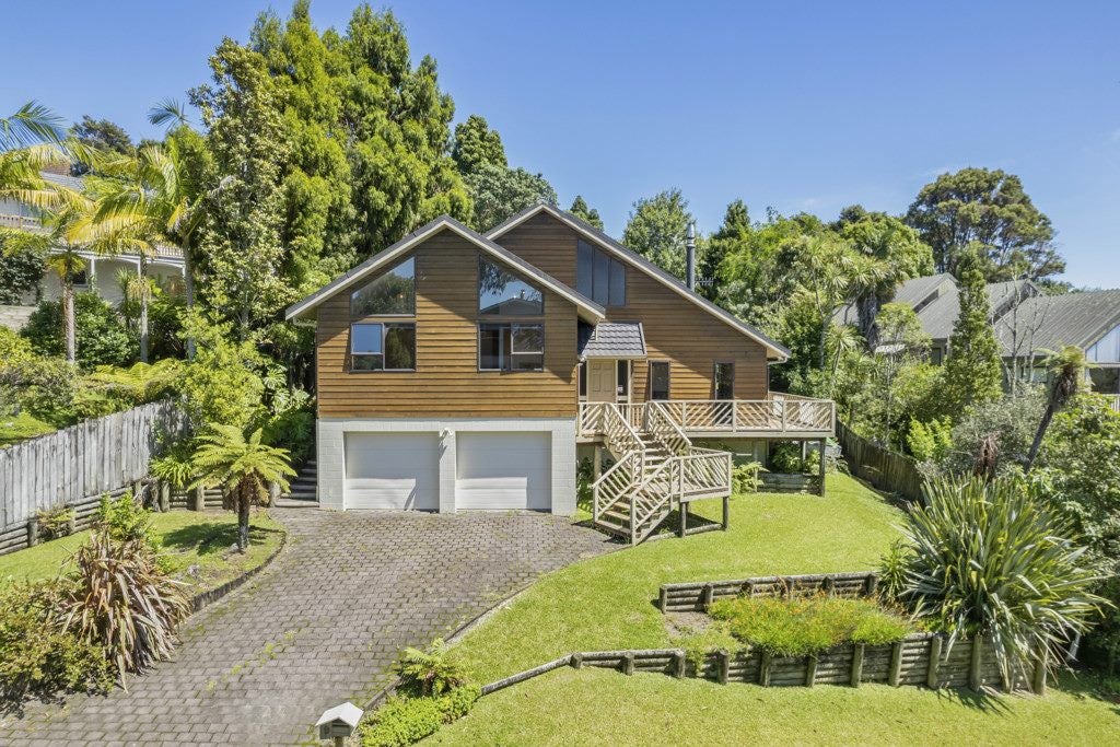 9 Longfellow Parade, Glen Eden, Auckland - Carousel 1