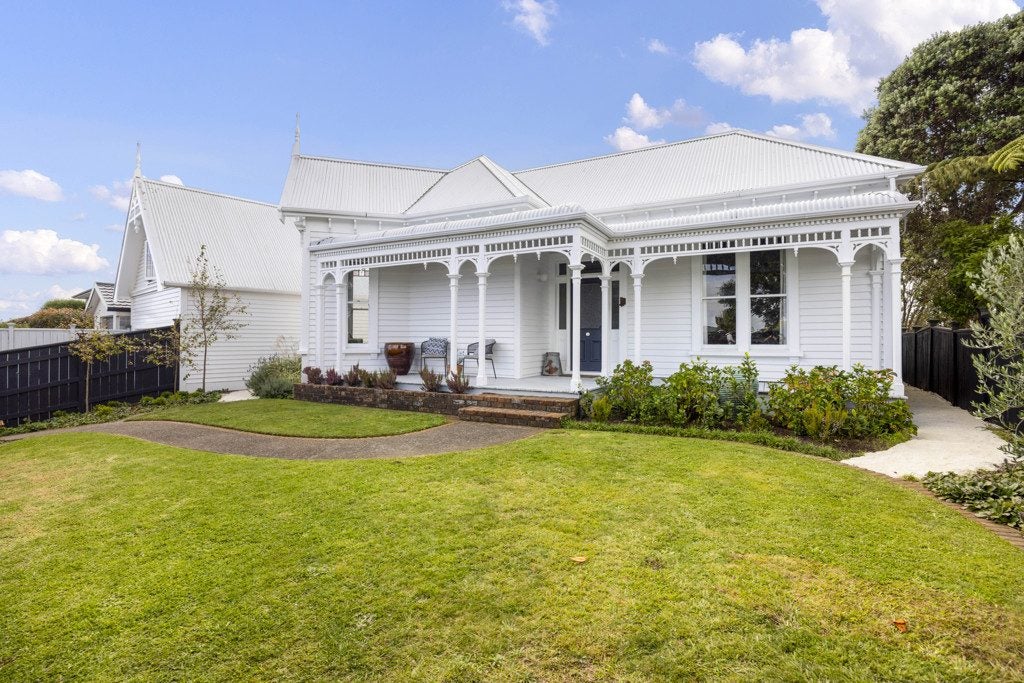 329 Mangorei Road, Merrilands, New Plymouth - Carousel 1