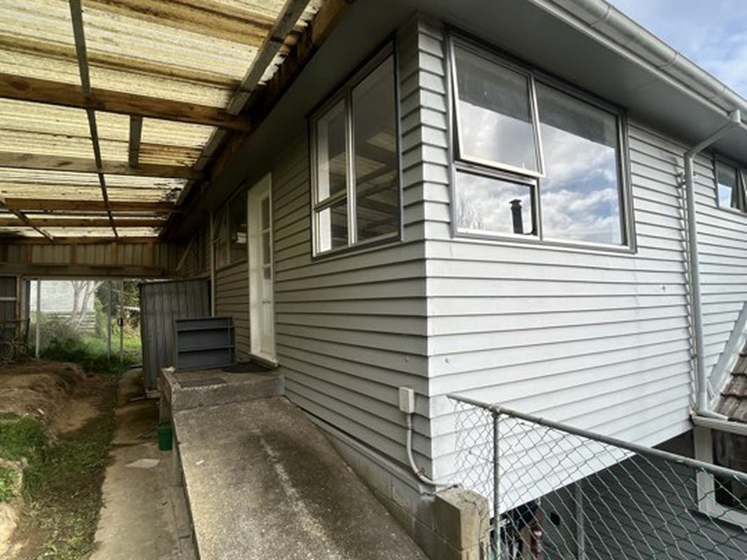 63 Bell Street, Tawa, Wellington - Carousel 1
