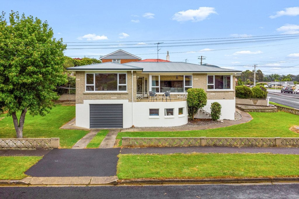 5 Brooklyn Street, Green Island, Dunedin - Carousel 1