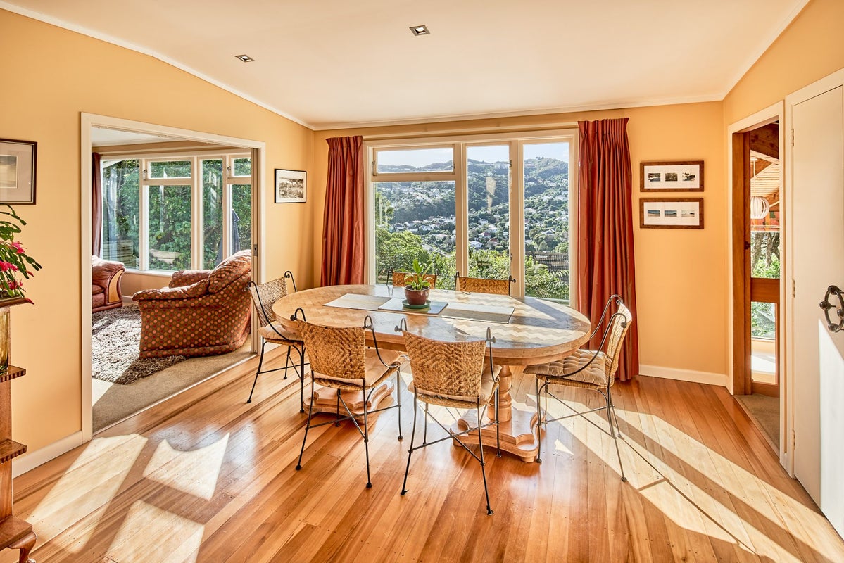 33 Collier Avenue, Karori, Wellington - Carousel 1