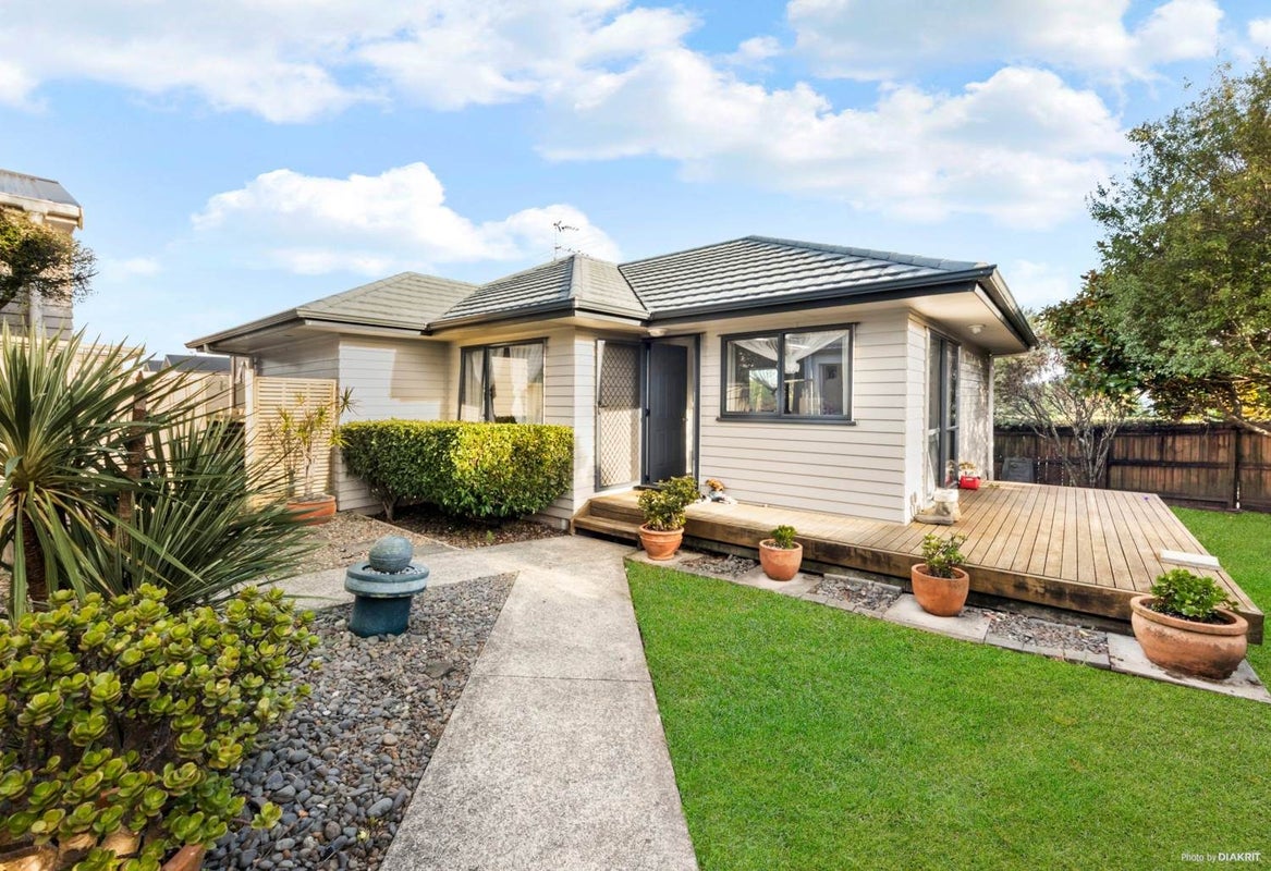 1 Rixon Place, Te Atatu Peninsula, Auckland - Carousel 1