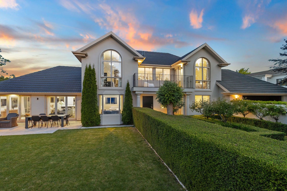 1 Springvale Gardens, Harewood, Christchurch - Carousel 1