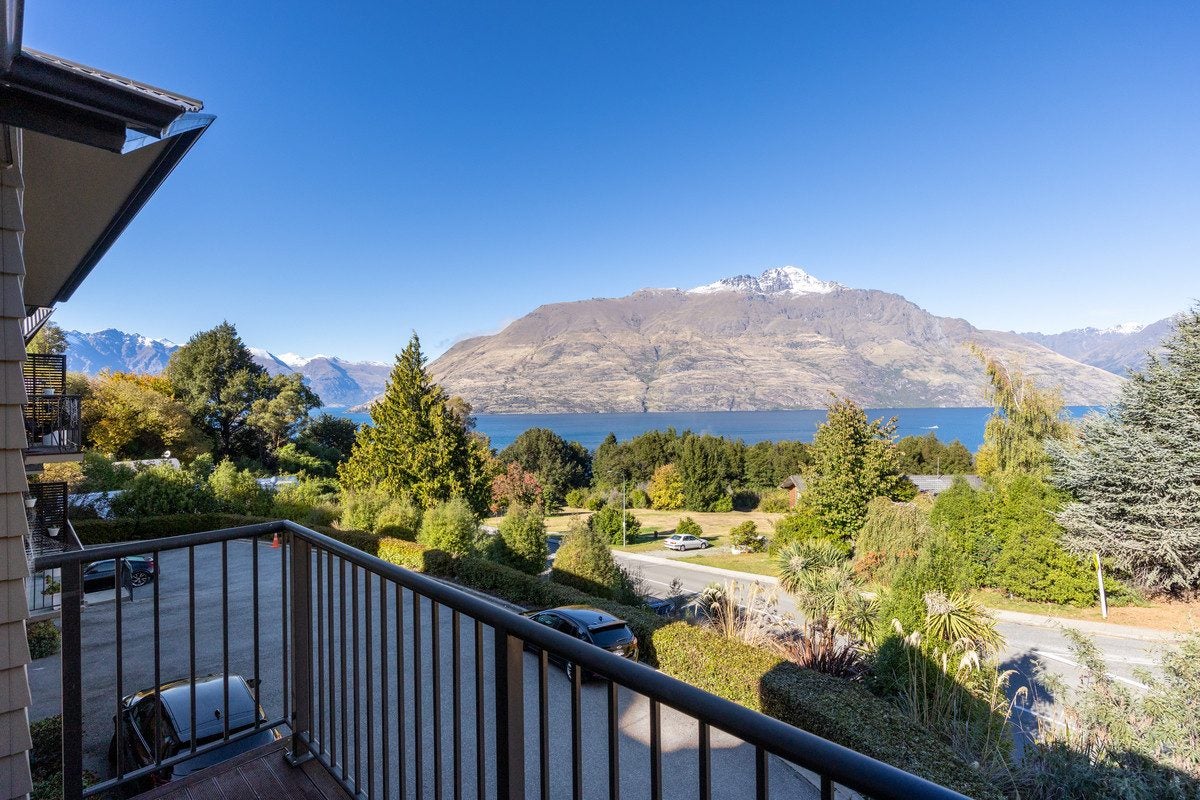 10/8 McKerrow Place, Sunshine Bay, Queenstown - Carousel 2
