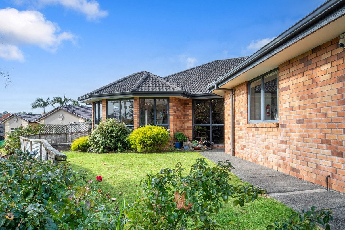 14 Fairford Avenue, Henderson, Auckland - Carousel 1