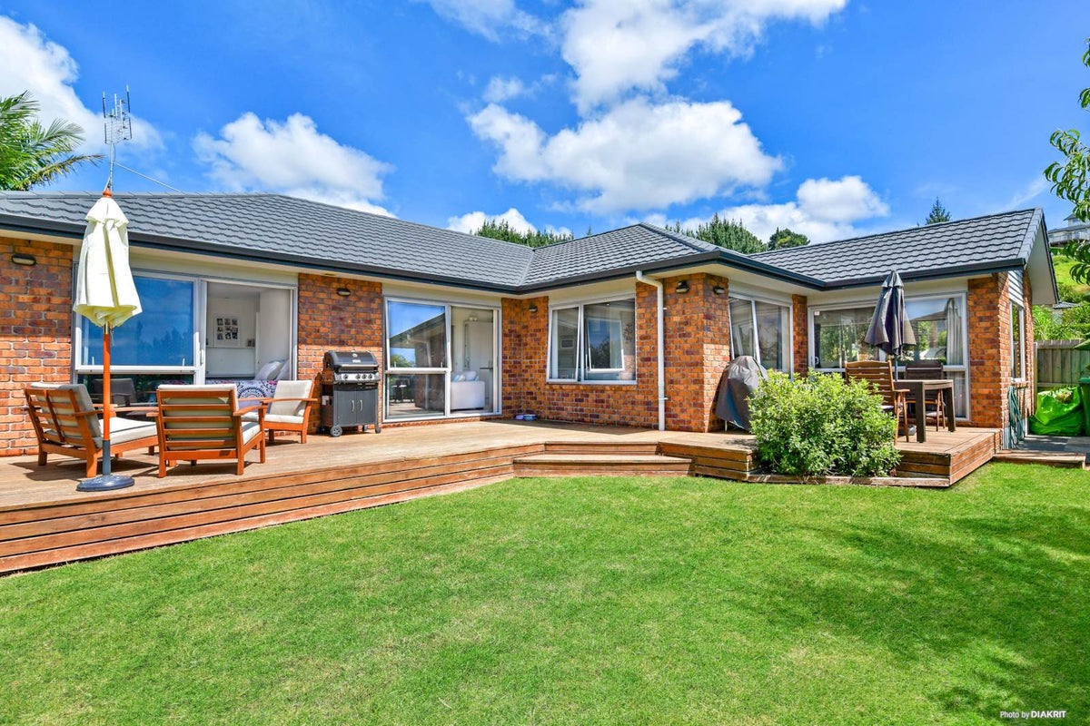 15 Barwick Place, Stanmore Bay, Whangaparaoa - Carousel 1