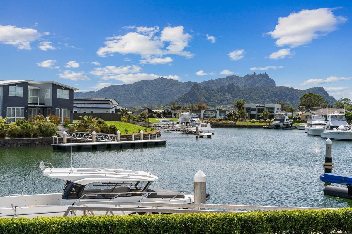 8 Torea Lane, One Tree Point - Carousel 2