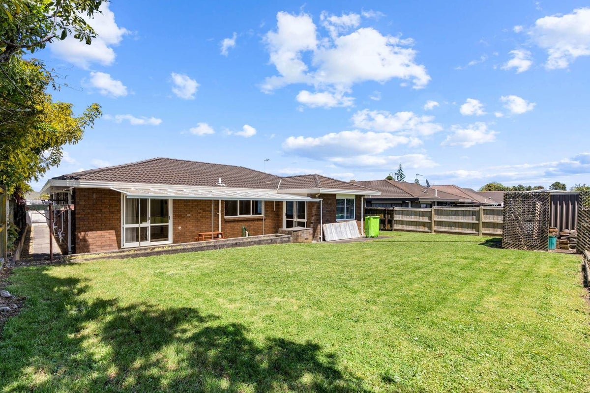 20 Camden Place, Papatoetoe, Auckland - Carousel 2