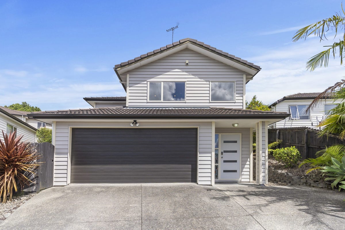 21 Mantra Road, Massey, Auckland - Carousel 1