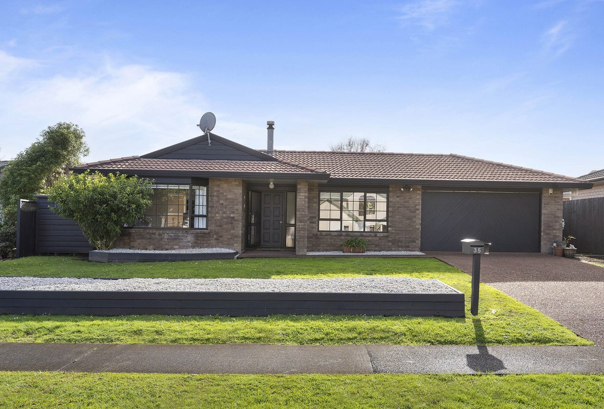 35 Frank Nobilo Drive, Golflands, Auckland - Carousel 1