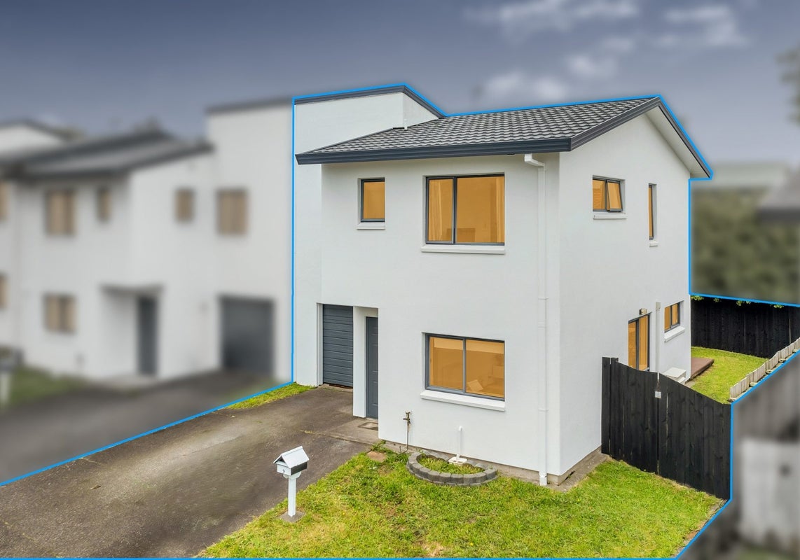 9 Butia Avenue, Henderson, Auckland - Carousel 1