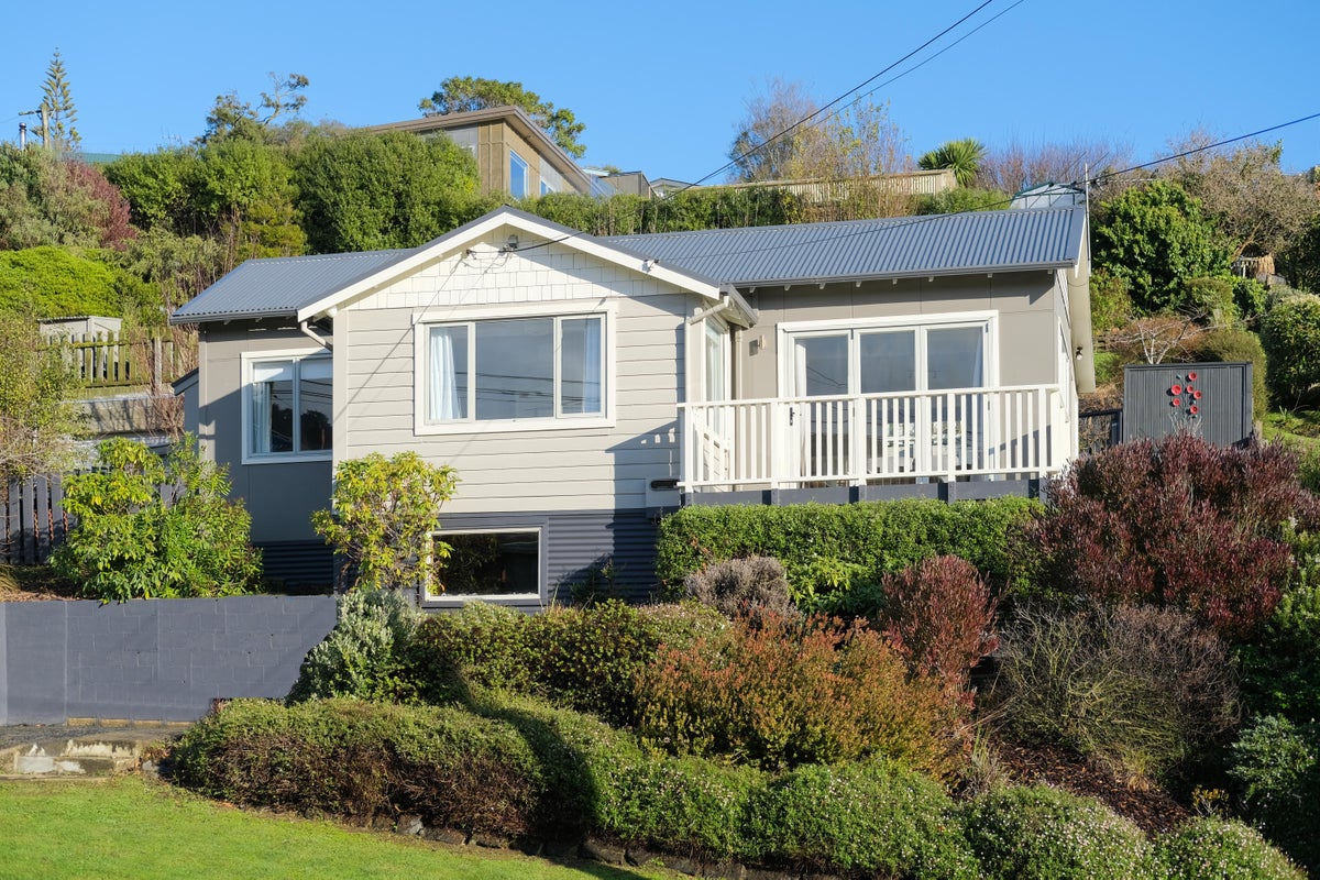 79 Marion Street, Macandrew Bay, Dunedin - Carousel 1