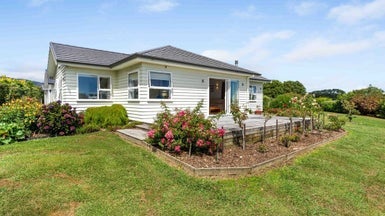 32 Ketemaringi Way, Manakau, Levin - Carousel 1