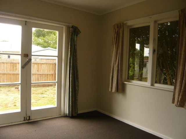 2 Cameron Road, Hamilton East, Hamilton - Carousel 10