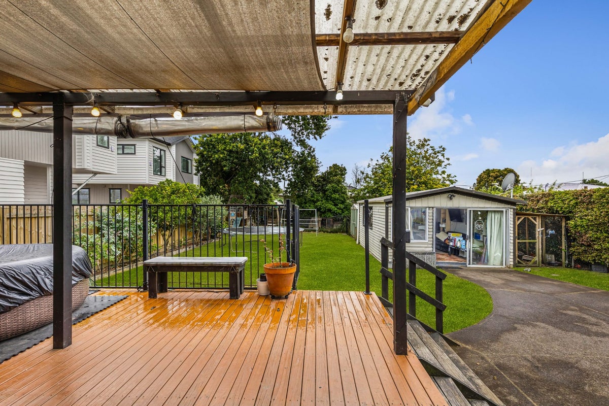 27 Harrington Road, Henderson, Auckland - Carousel 1
