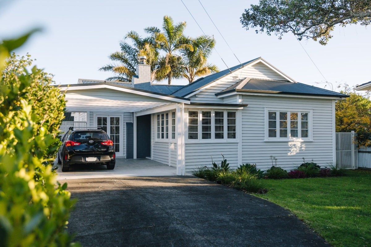 30 Cambrai Avenue, Mount Roskill, Auckland - Carousel 1